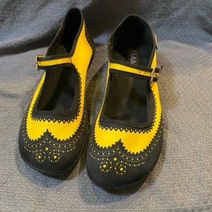 Hot Chocolate Chocoliticas Havana Yellow Mary Jane Flat size 8 US